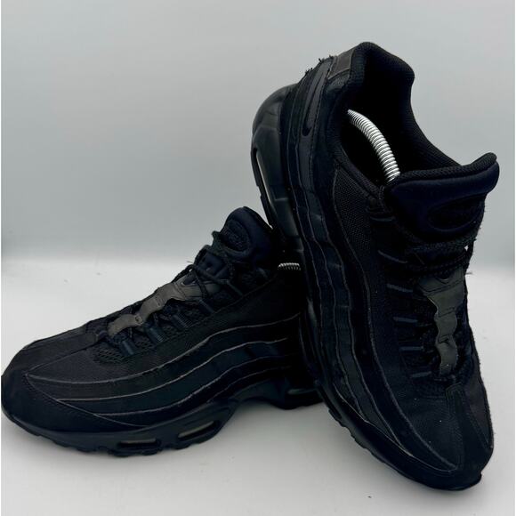Nike Air Max 95 Triple Black Suede Leather 609048-092 Sz 11 # 372 main image 7